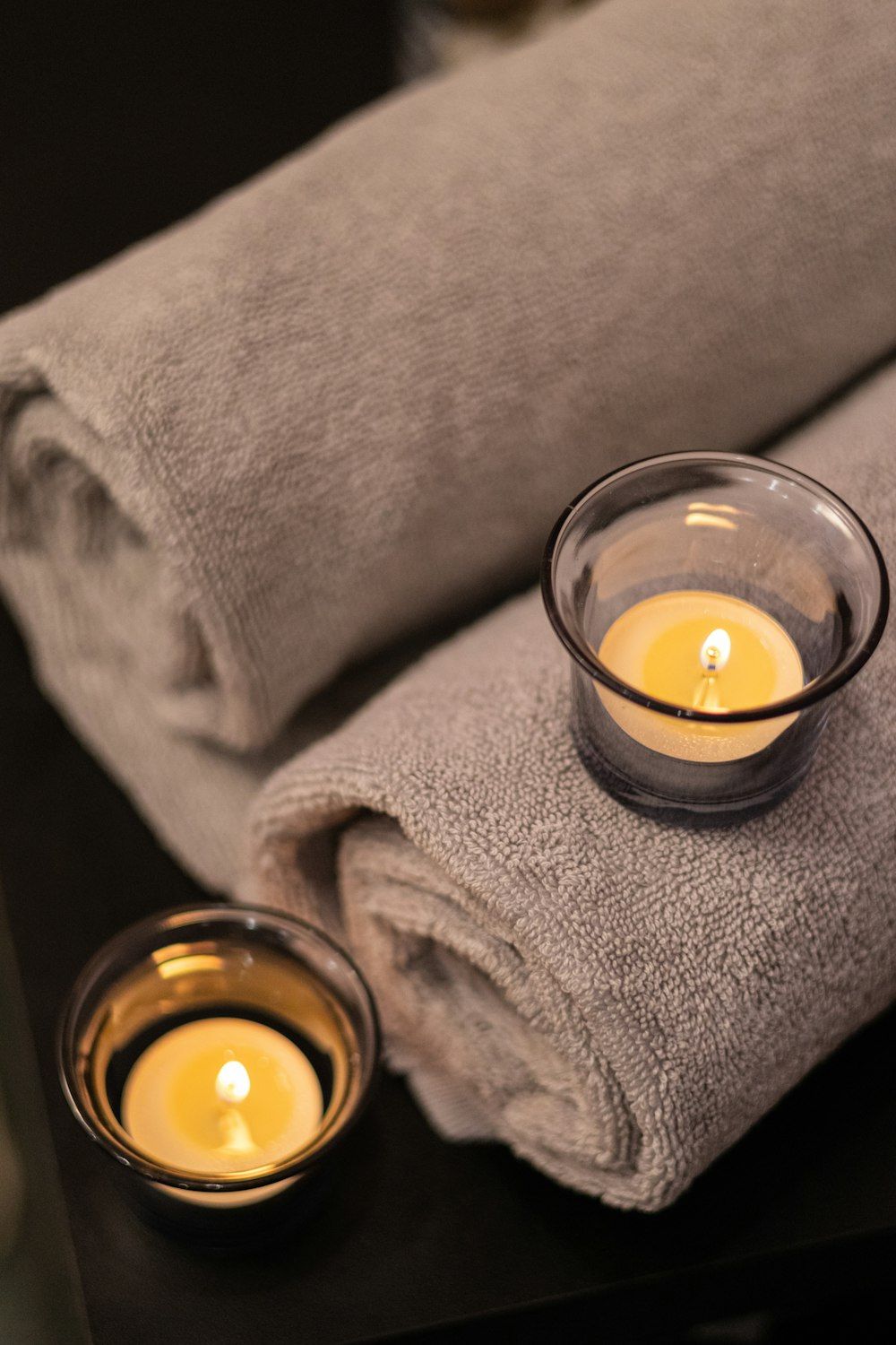 Soft towels and candles for a zen atmosphere